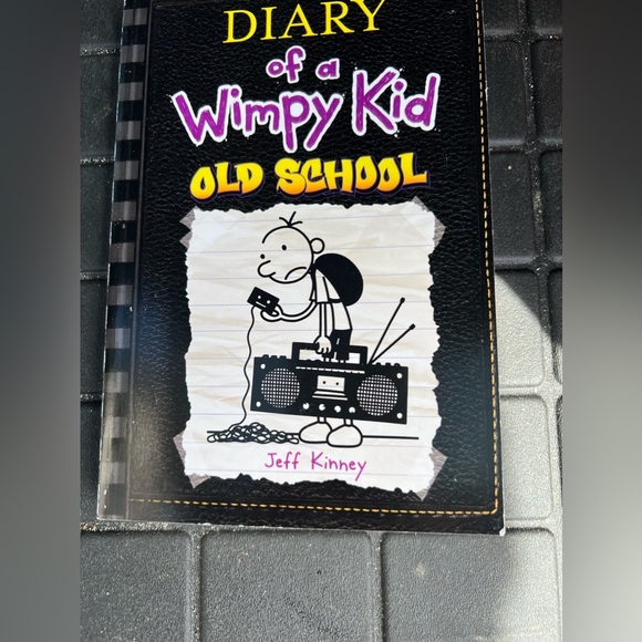 Diary of a wimpy kids books - Picture 8 of 8